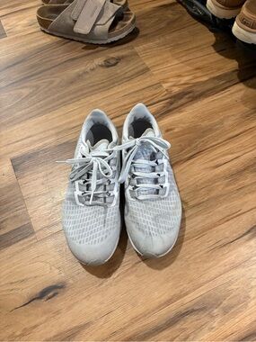 Nike Light Gray Women's Athletic Running Shoes
